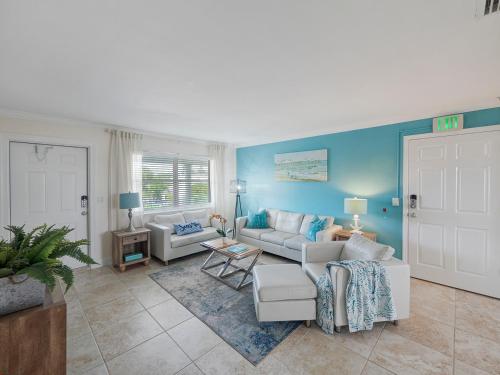 Bright and Sunny 2BR !!Close to Peanut Island!! in Riviera Beach, Vereinigte Staaten von Amerika