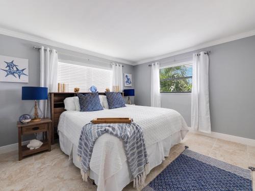 Bright and Sunny 2BR !!Close to Peanut Island!! in Riviera Beach, USA