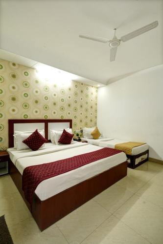 Hotel Claytone Near Delhi Airport