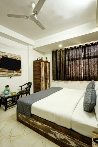 Hotel Claytone Near Delhi Airport