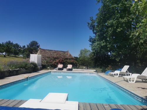 Gite de caractère, piscine et vue gîte à louer Le Boulvé
