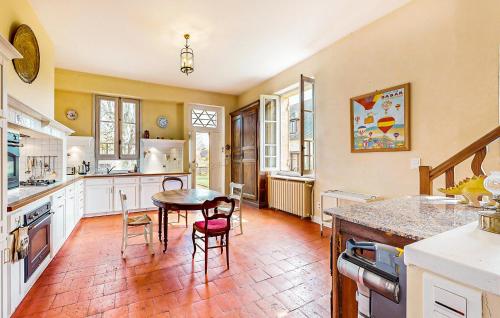 virtuve, Cozy Home In Saint-Agne in Saint-Agne
