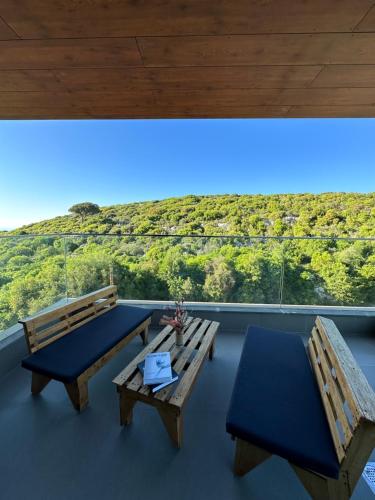 Ambiente nas Imediações, Grey Escape Apartments in Hraiche