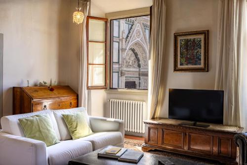 Santa Croce Dante's View Apartment with Terrace by Halldis, Флоренция
