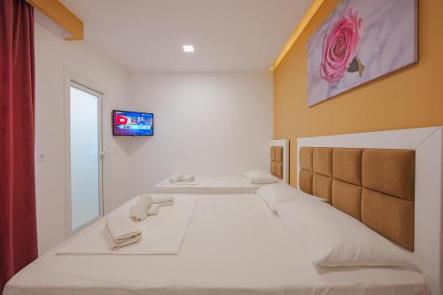 Deluxe Triple Room image 3
