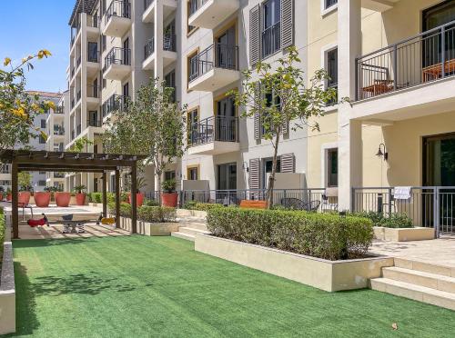 Garden, Spacious 1 bed in La Mer - 1 min to the beach near Key West