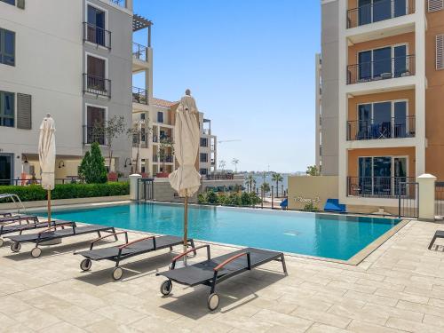 Swimming pool, Spacious 1 bed in La Mer - 1 min to the beach near Key West