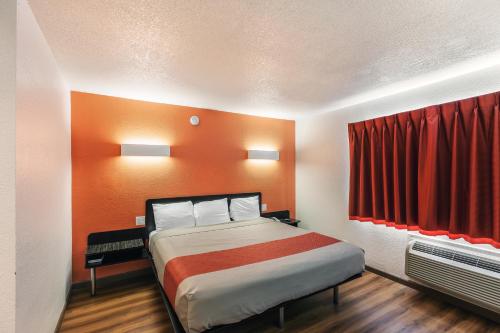 Motel 6-Dallas, TX - South