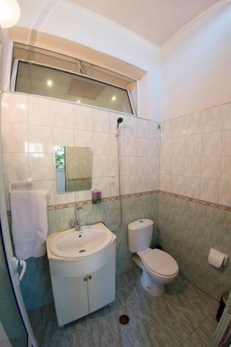 Sofia Central Guest Rooms - image 5