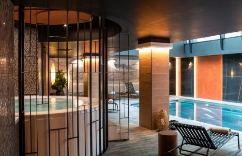 สระว่ายน้ำ, Hotel & Spa Oceania Le Conti in เบรสต์