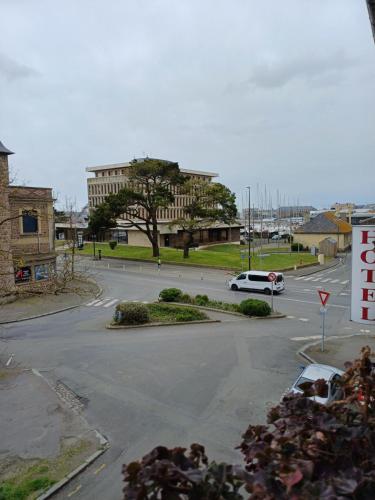 room detail thumbnail 2