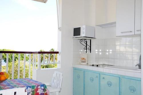 Kitchen, Residence Tropicale in Le Moule