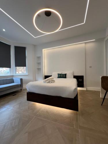 Luxurious London Studios, Harrow