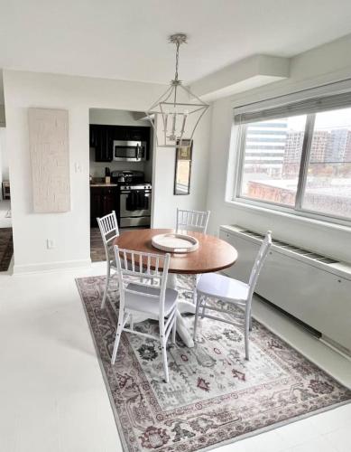 Crystal City Boutique Flats - Free Parking 2878 in Arlington, USA