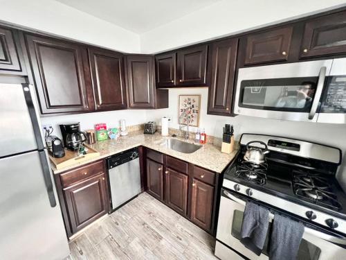 Crystal City Boutique Flats - Free Parking 2878 in Arlington, USA