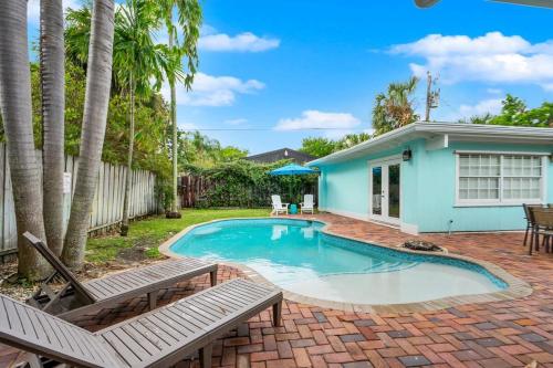 Zach's Tropical Pool House