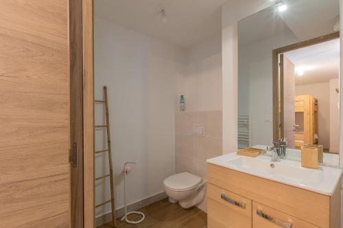 One-Bedroom Apartment image 5