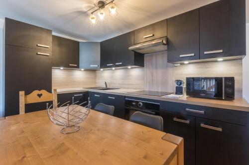 One-Bedroom Apartment image 8