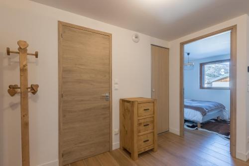 One-Bedroom Apartment image 9