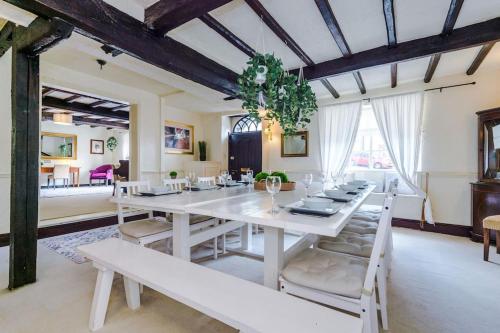 Spacious 5BR Home w/Game Room in Ruthin