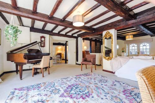 Spacious 5BR Home w/Game Room in Ruthin