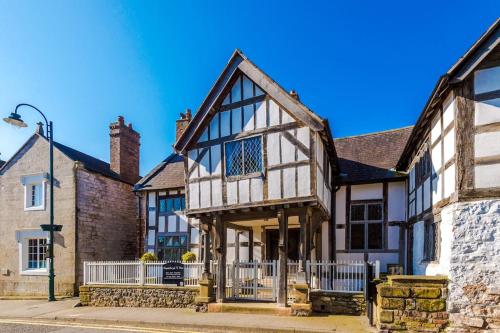 Spacious 5BR Home w/Game Room in Ruthin