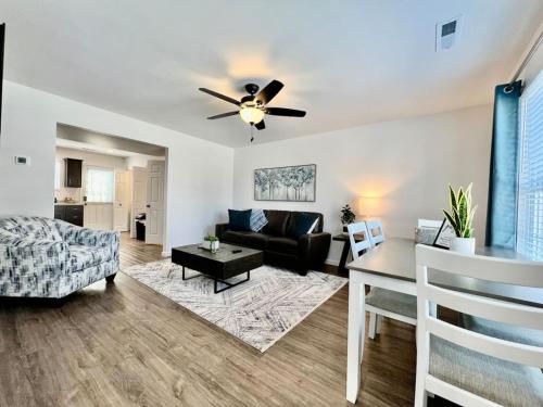 Brand new, hidden Pearl of a home Batesville, IN in เบตส์วิลล์ (อินเดียน่า)