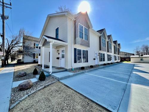 Brand new, hidden Pearl of a home Batesville, IN in เบตส์วิลล์ (อินเดียน่า)