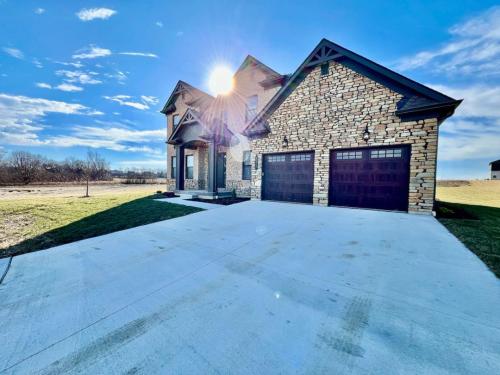 Luxury Home Incredible master suite Liberty Twp OH