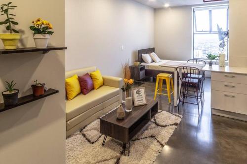 2512 URBN Escalante Hermoso Loft SIN PARQUEO photo 1
