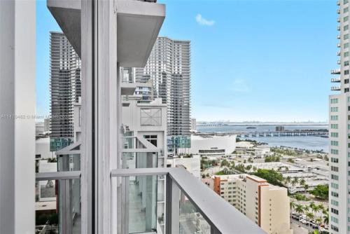 Ocean View Cozy Studio Pool and Gym in Miami, USA