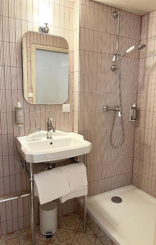 The Originals Boutique Hôtel La Tour Intendance Bordeaux (Qualys-Hotel) - main image