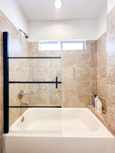 Cozy Guesthouse in LA WO2 - BUR in Burbank, USA