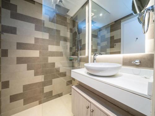 LUXFolio Retreats - Seven Palm Serenity - image 7