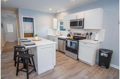 Charming 3BR1BA Close to Vibrant Downtown in San Antonio, USA