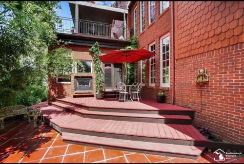 Part of Mini-Mansion, private, 3 story Lake Erie views