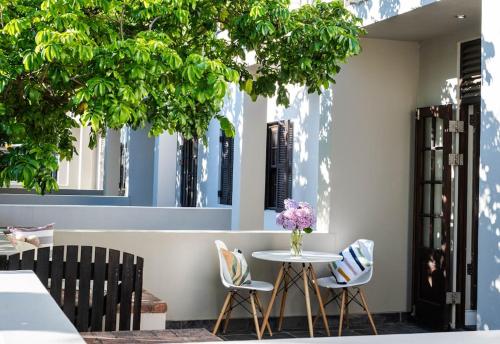 Apartment in central Stellenbosch — other in Corner of Rattray Avenue and Van Riebeek Avenue, Huis Piron, no 4, Stellenbosch South Africa, 7600