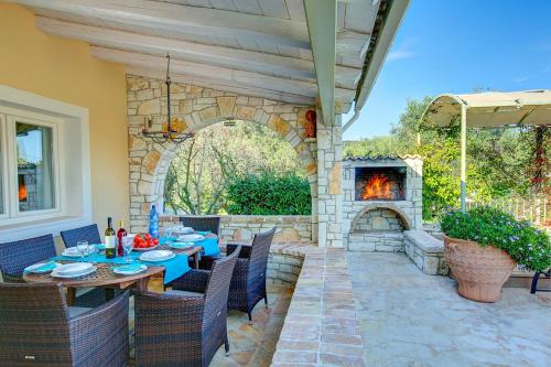 Villa Liontzos by Villa Plus