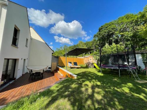 Maison moderne et confortable en bordure de forêt