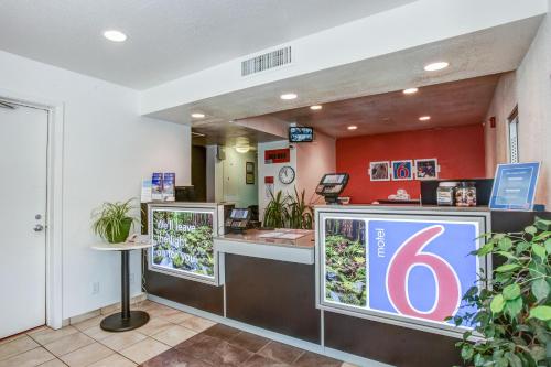 ล็อบบี้, Motel 6 Grants Pass, OR in แกรนต์แพส (OR)