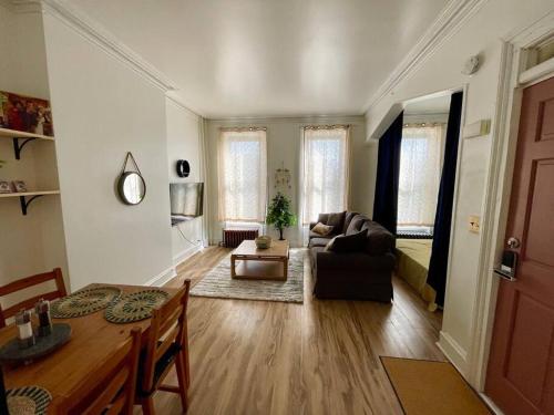 Walk everywhere! Stylish apartment for up to 5 - Apartment - Albany