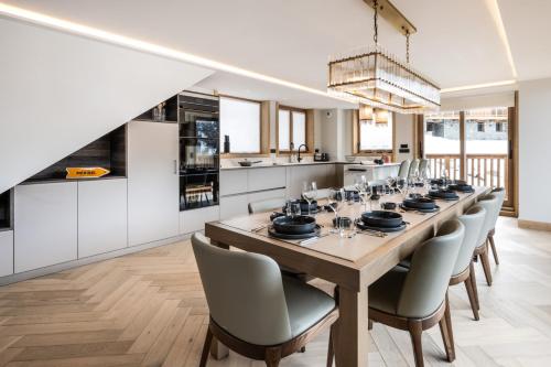 ห้องครัว, Falcon Lodge by Alpine Resorts in โมเรล