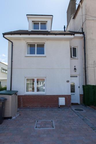 Luxe Arthurs Seat View Townhouse with Hot Tub