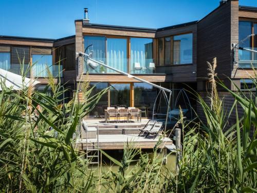 Holiday Home Relax Lodge am See by Interhome