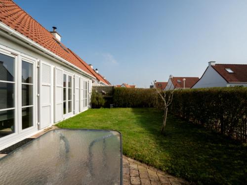 Holiday Home Vissershuis 92 by Interhome