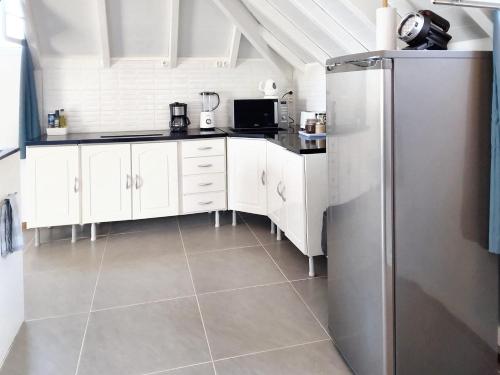 Kitchen, Studio lumineux avec vue sur la mer a Baillif – 45 m² + Terrasse in Baillif