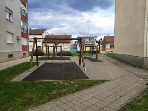 兒童遊樂場, Apartman NIKA in 達魯瓦爾