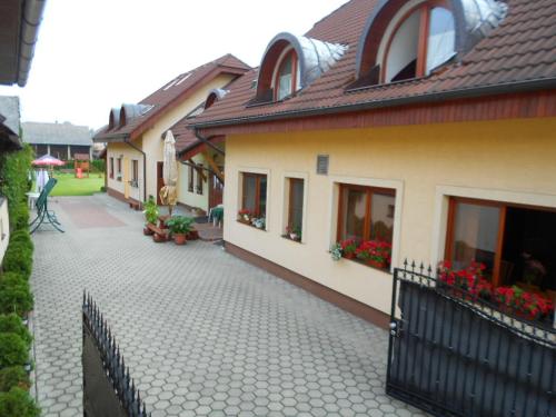 2 bedrooms, 2 beds