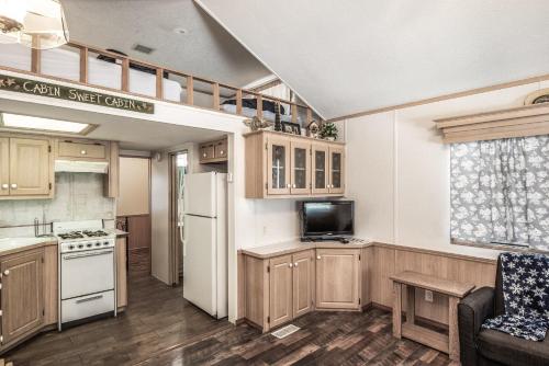 Rainbow Lake Cabin & RV Resort thumb 4