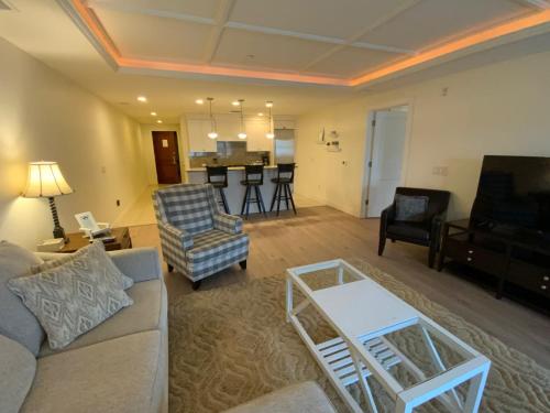 Lovely 2-bedroom Suite with lots of Amenities in Traverse City, USA